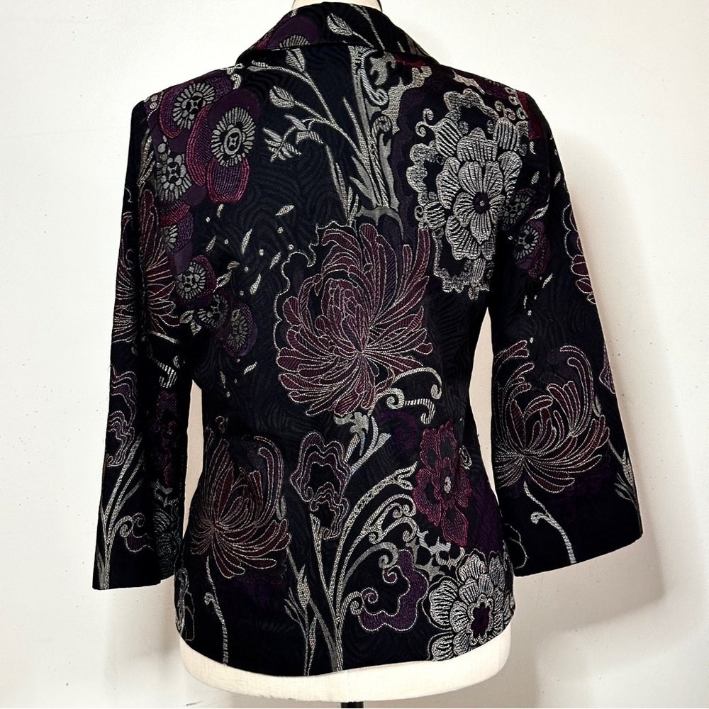 Chico’s Floral Jacquard Blazer Chicos size 1
8/10 Medium - Picture 3 of 11